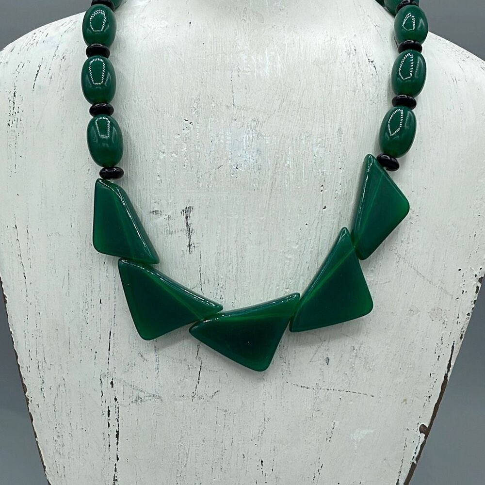 Vintage green acrylic hidden clasp geo shaped tubular black disk choker